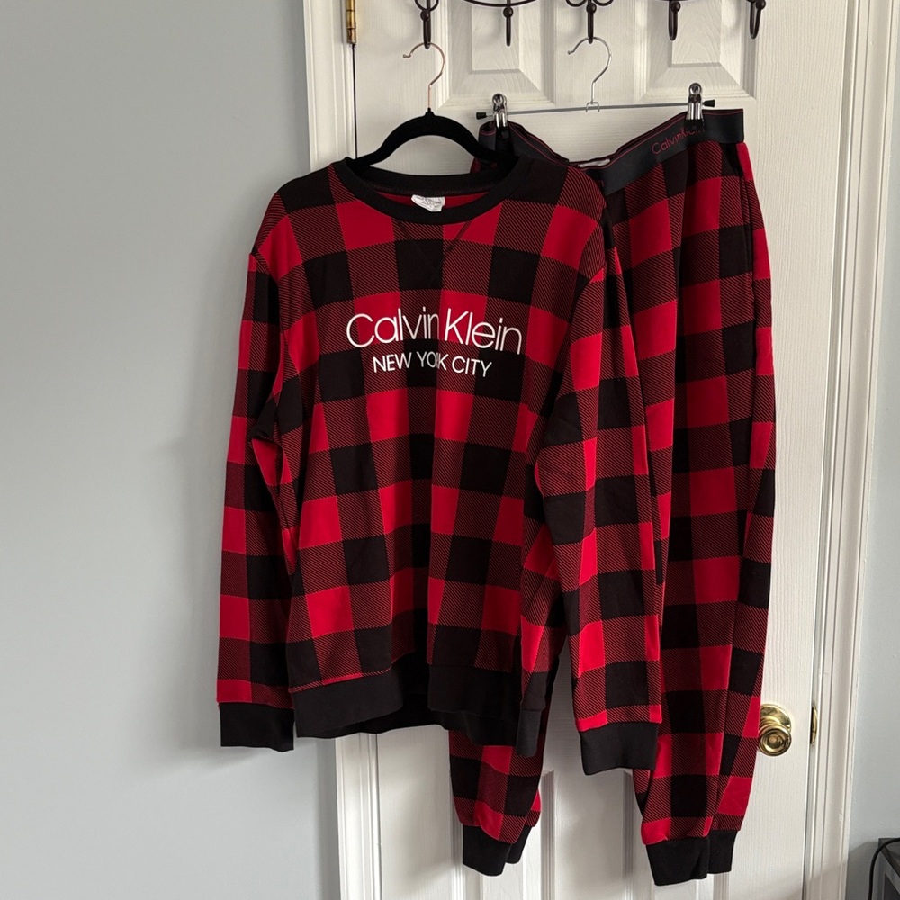 Calvin Klein Red & Black Buffalo Plaid Sweatshirt and Jogger Lounge Set Size XL